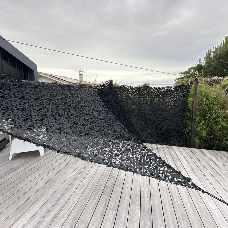 Zwart driehoekig camouflagenet