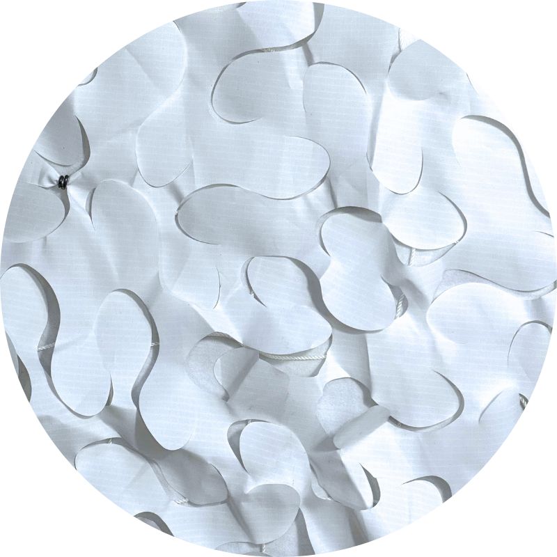 Wit driehoekig camouflagenet