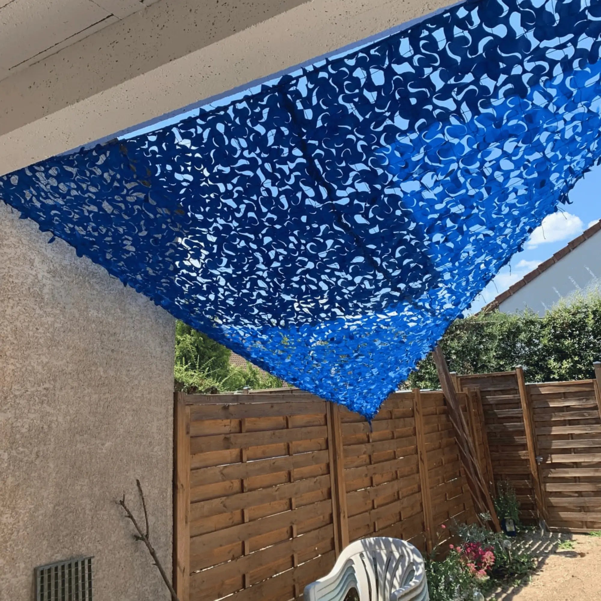Blauw driehoekig camouflagenet